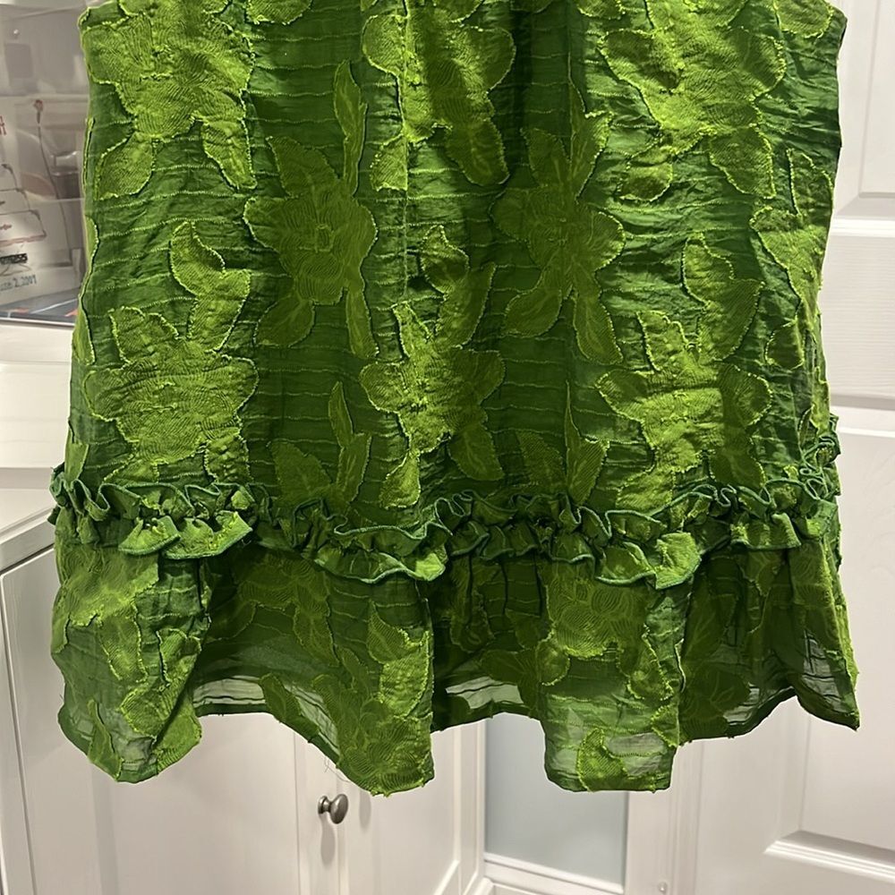 ANTHROPOLOGIE (Maeve) Savannah Peplum Textured Floral Blouse, Green, Size 4 - Picture 5 of 11